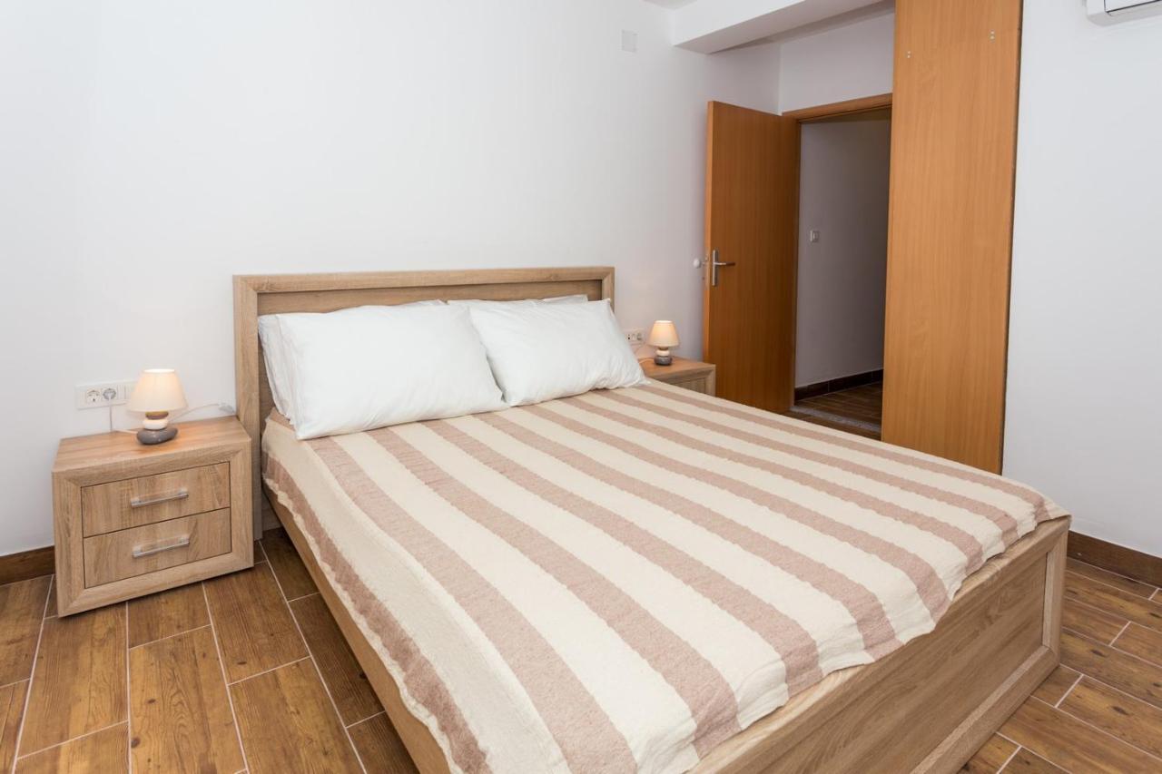 Butique Maris Apartment Komarna Exterior photo